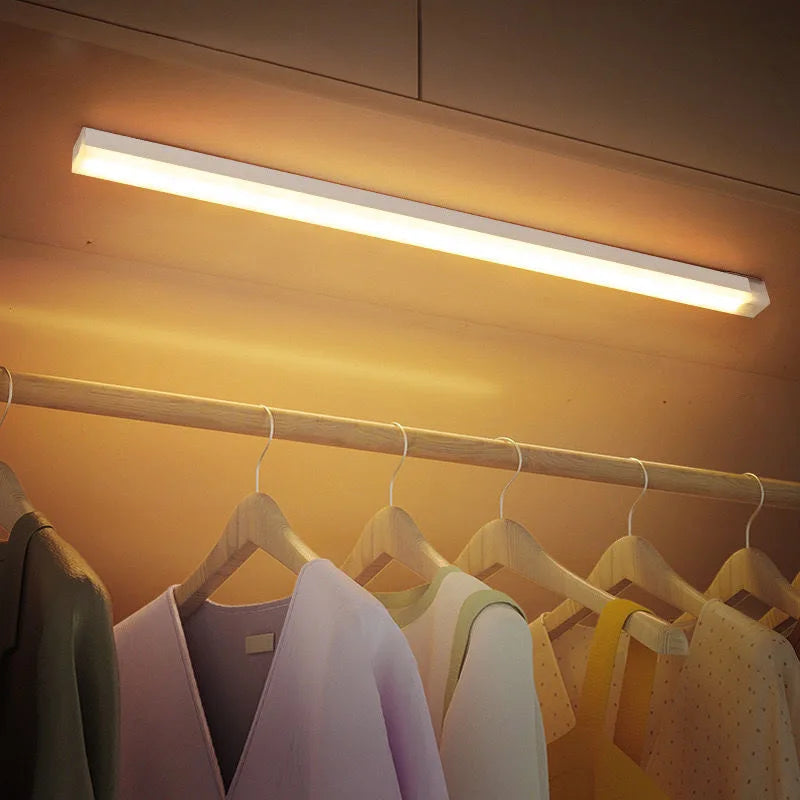 Luz de LED noturna com sensor de movimento